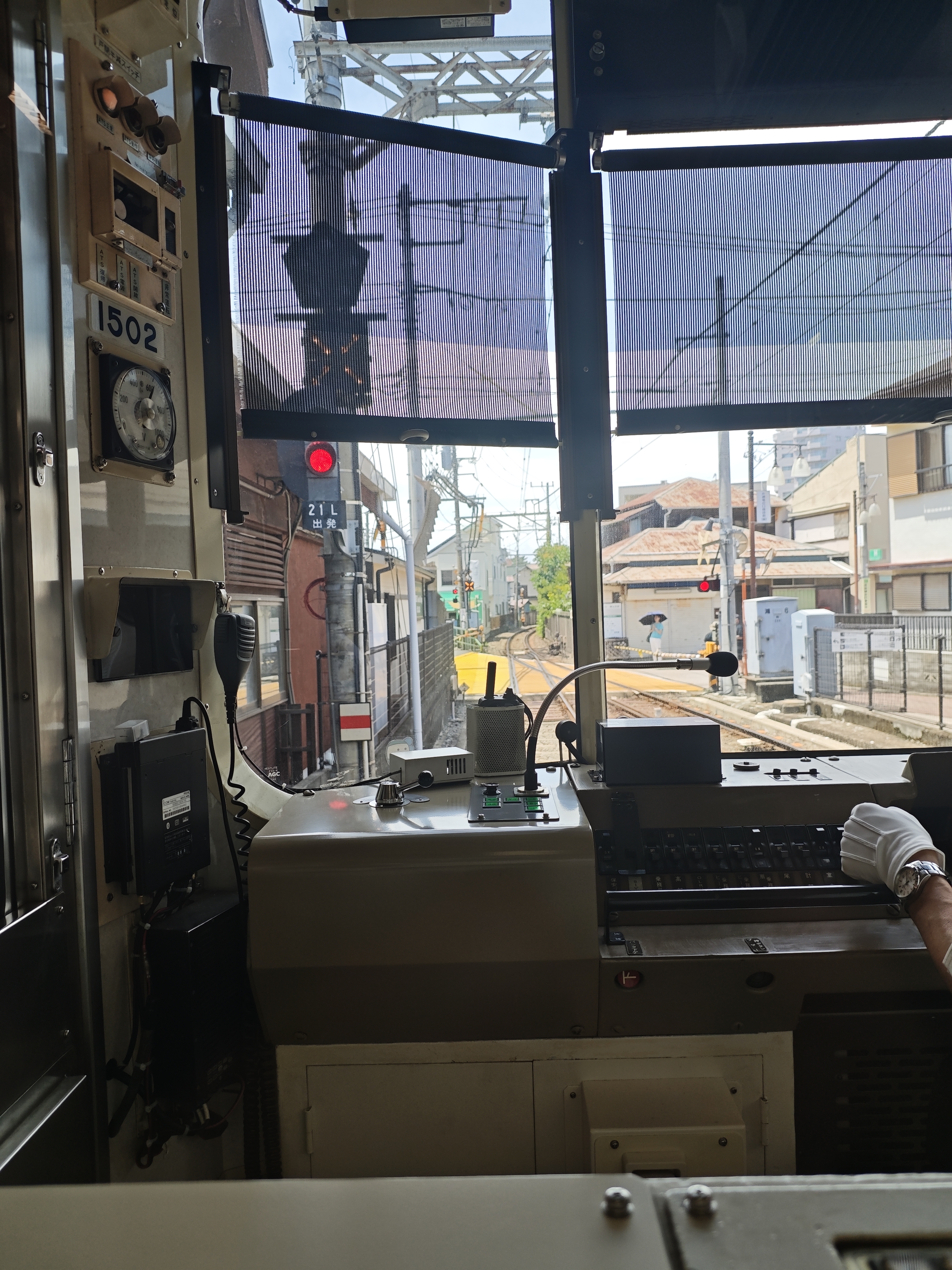 复古绿皮电车上